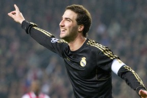 开云体育APP下载-爱德华兹冠军级表现撕裂湖人，森林狼崛起宣告新时代来临