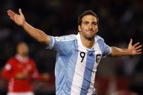 开云体育入口-奥斯梅恩，尼日利亚的节奏心脏，摩洛哥鏖战中的绿鹰之魂