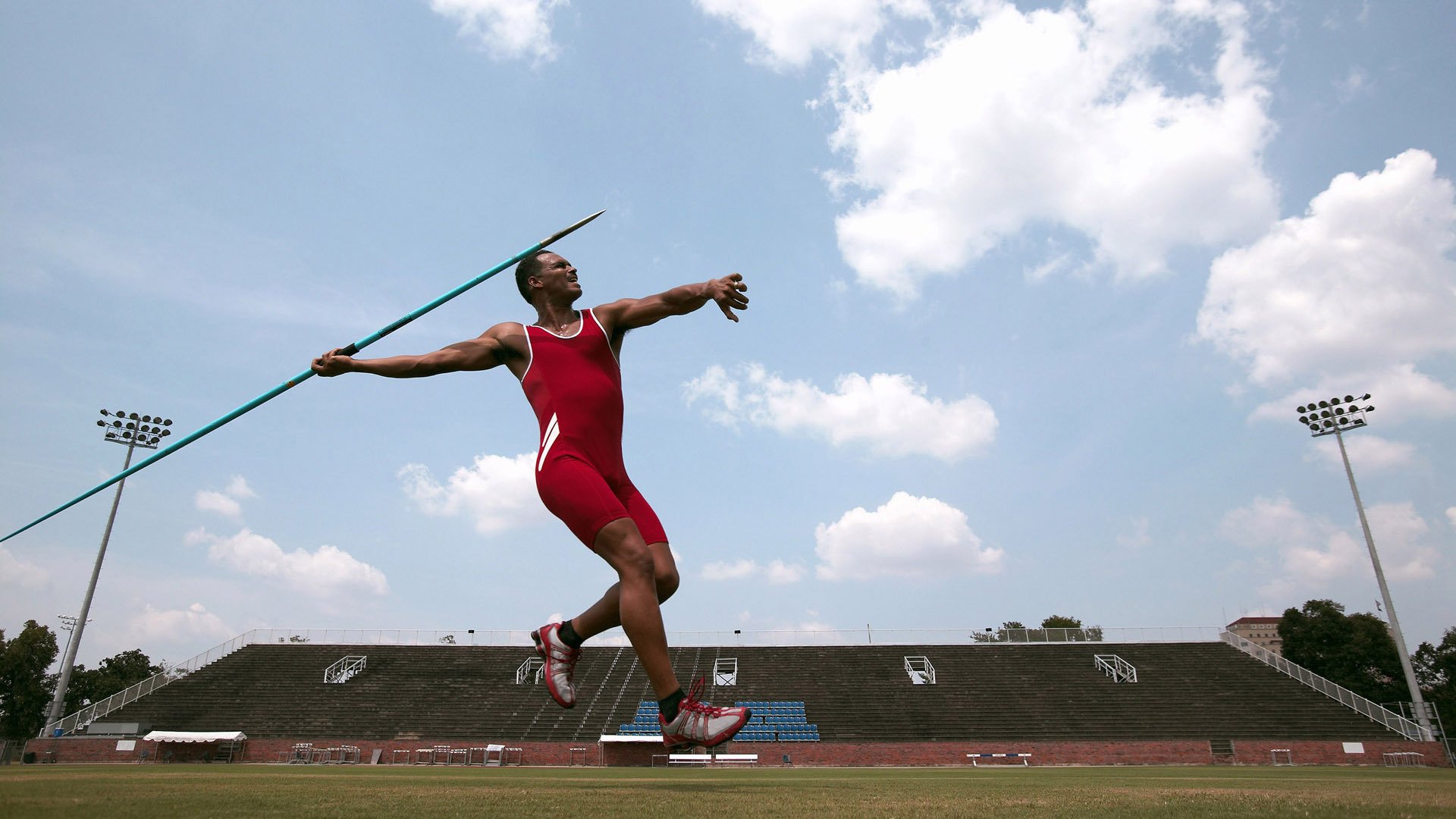 深圳队对阵湖人，恩比德关键节点连续得分，一场跨越次元的篮球启示录